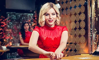 Chuyên mục tin tức đá gà 32win17, với hình ảnh trận đấu gà chọi trong đấu trường.